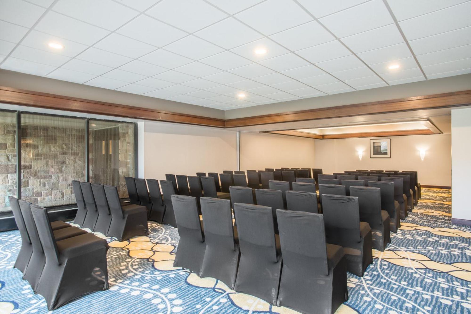 Crowne Plaza Princeton - Conference Center By Ihg Exterior photo