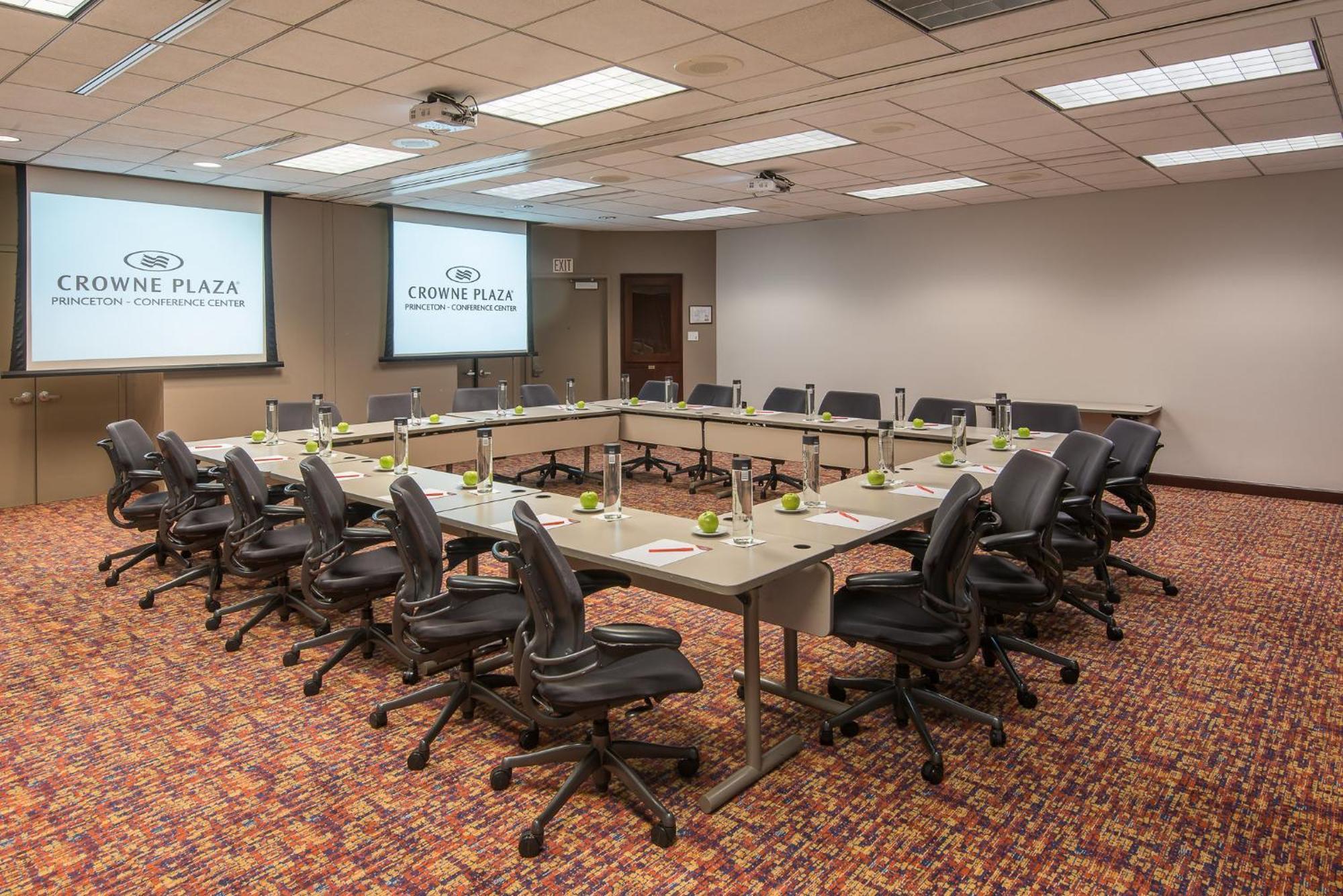 Crowne Plaza Princeton - Conference Center By Ihg Exterior photo